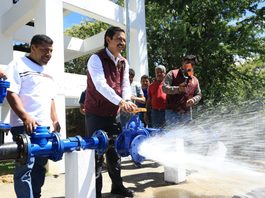 El agua es un derecho humano: Ray Chagoya pone en marcha equipamiento de pozo en San Luis Beltrán