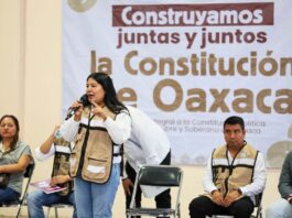 Tania Caballero lleva a Villa Sola de Vega el diálogo sobre la nueva Constitución de Oaxaca