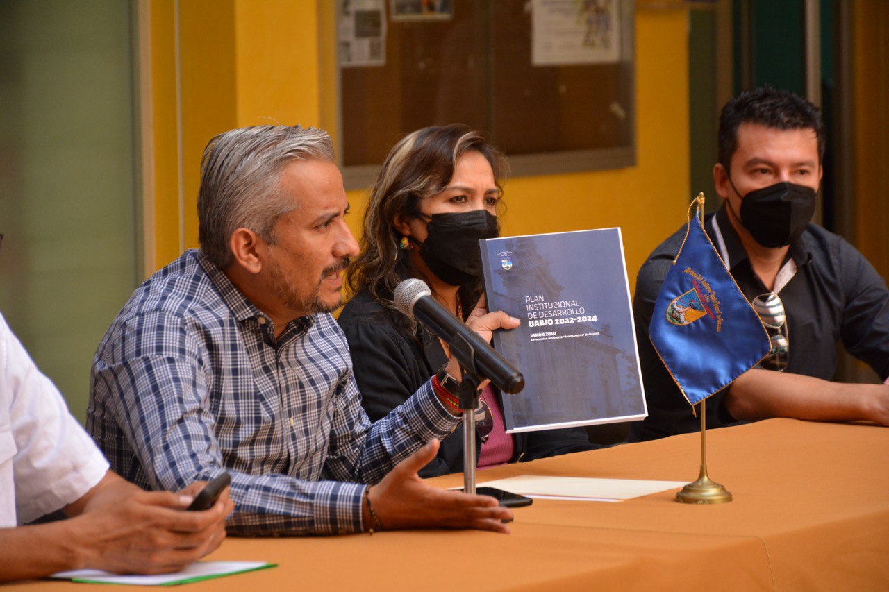Presenta El Rector Cristian Carre o L pez Plan Institucional De 
