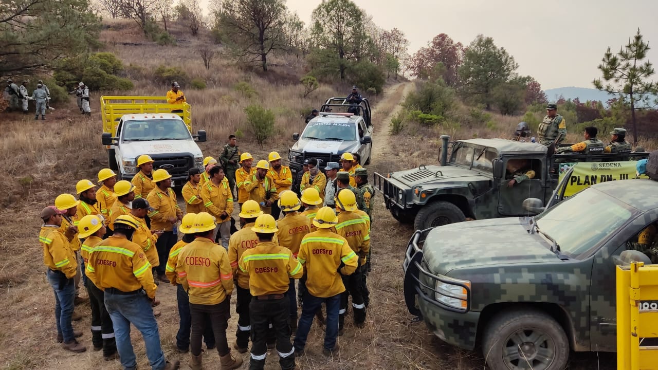Continúa Coesfo combate a incendio en límites de San Juan Mixtepec y ...