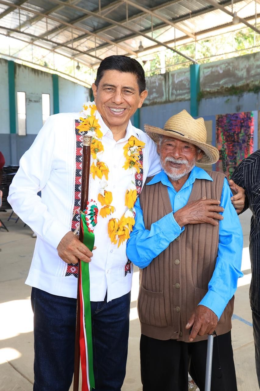 Cumple Salomón Jara con proyecto de camino en San Sebastián Nopalera, y anuncia pavimentación de más kilómetros