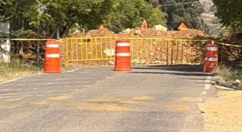 Pobladores de Tlalixtac mantienen cerrado el paso a San Andrés Huayapam