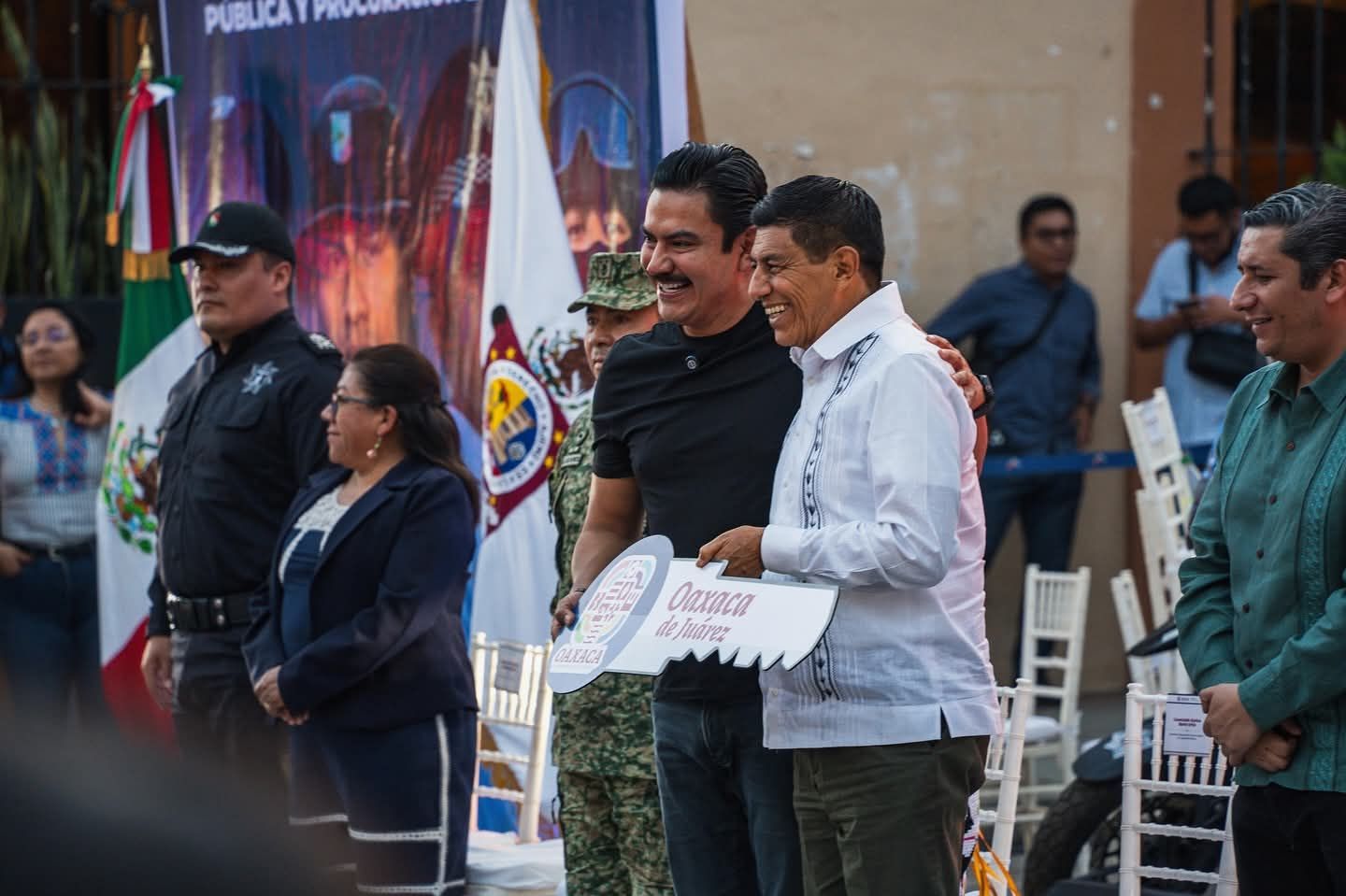 Municipio de Oaxaca de Juárez refuerza la seguridad con entrega de patrullas