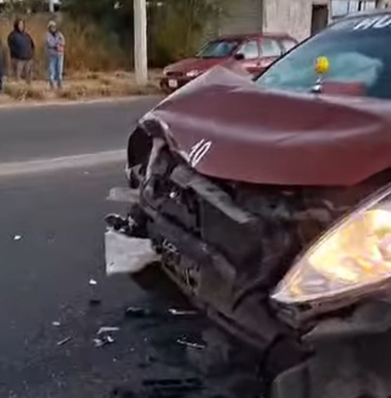 Daños materiales deja accidente víal.