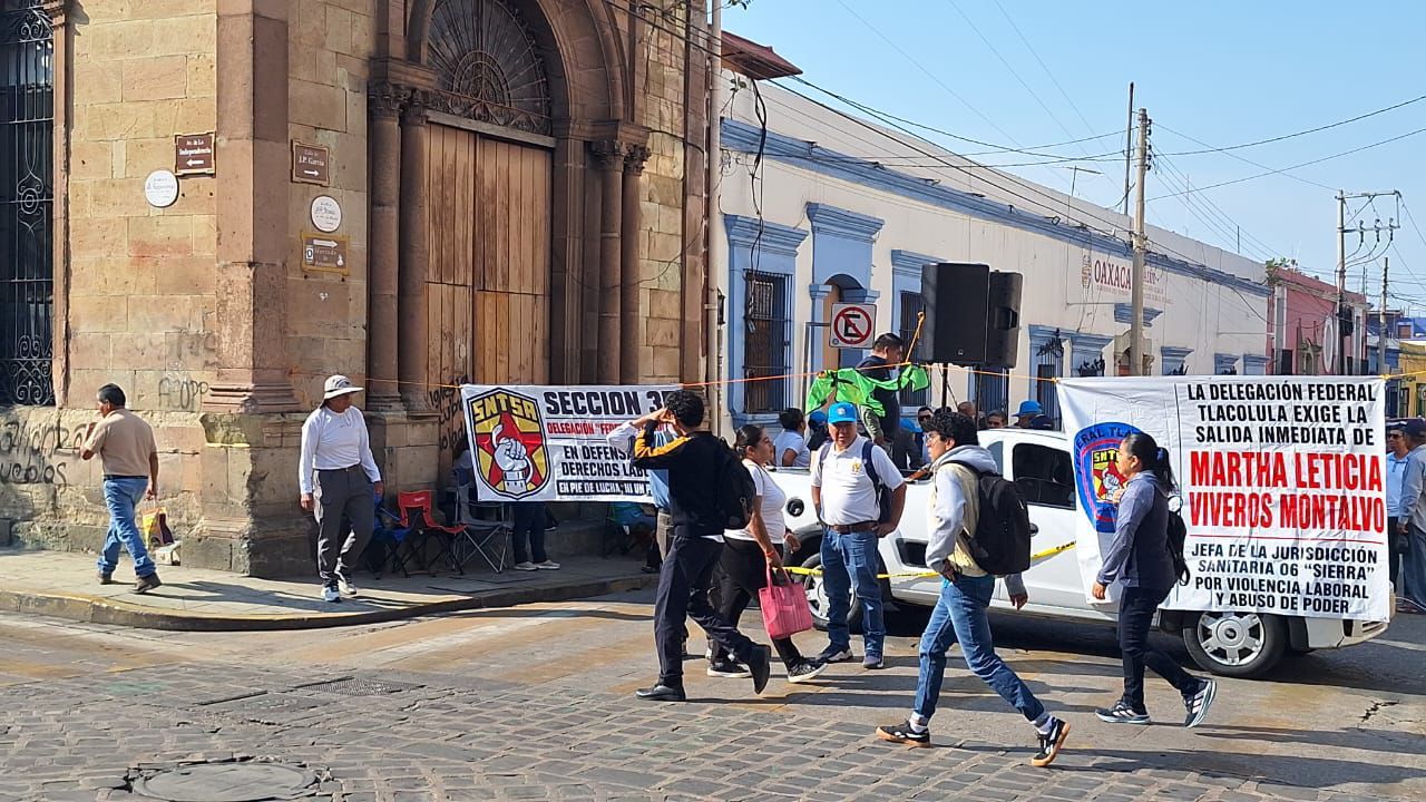 Otra vez, trabajadores de la Sección 35 del SNTSA bloquean a la altura de los SSO en el centro