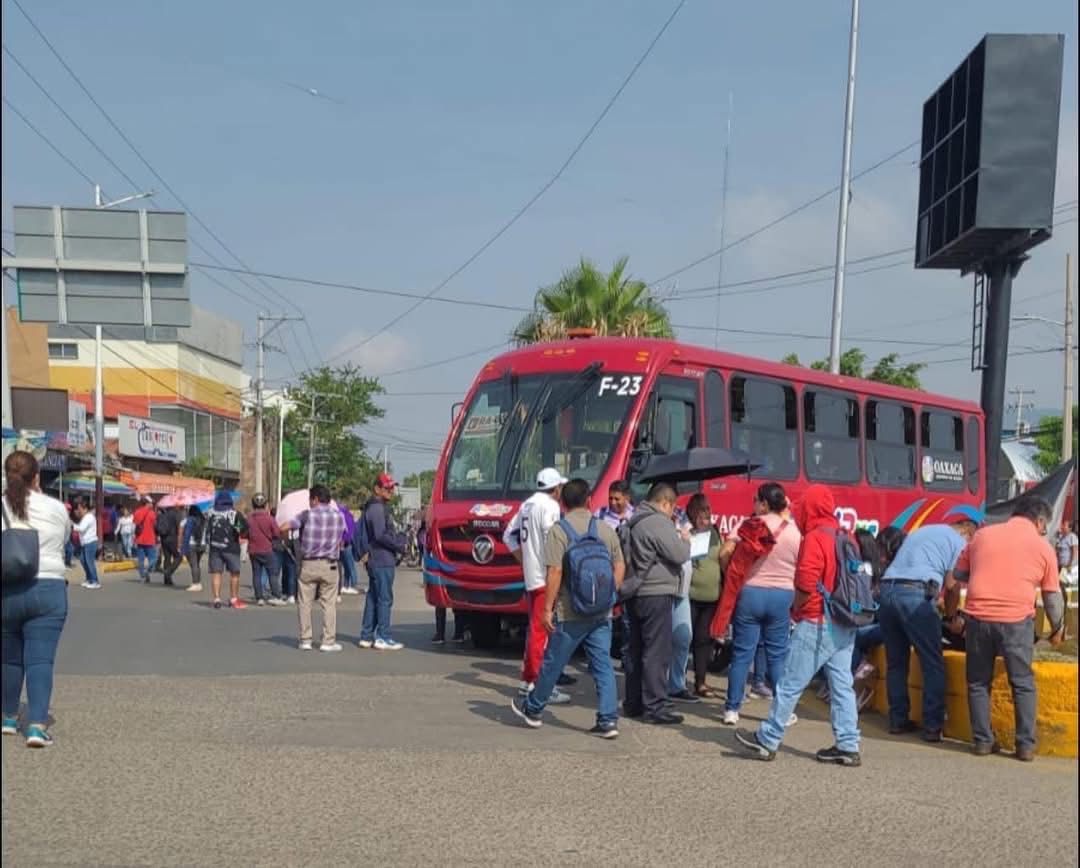Adelantan quincenas a maestros de la Sección 22 pese a paro de labores