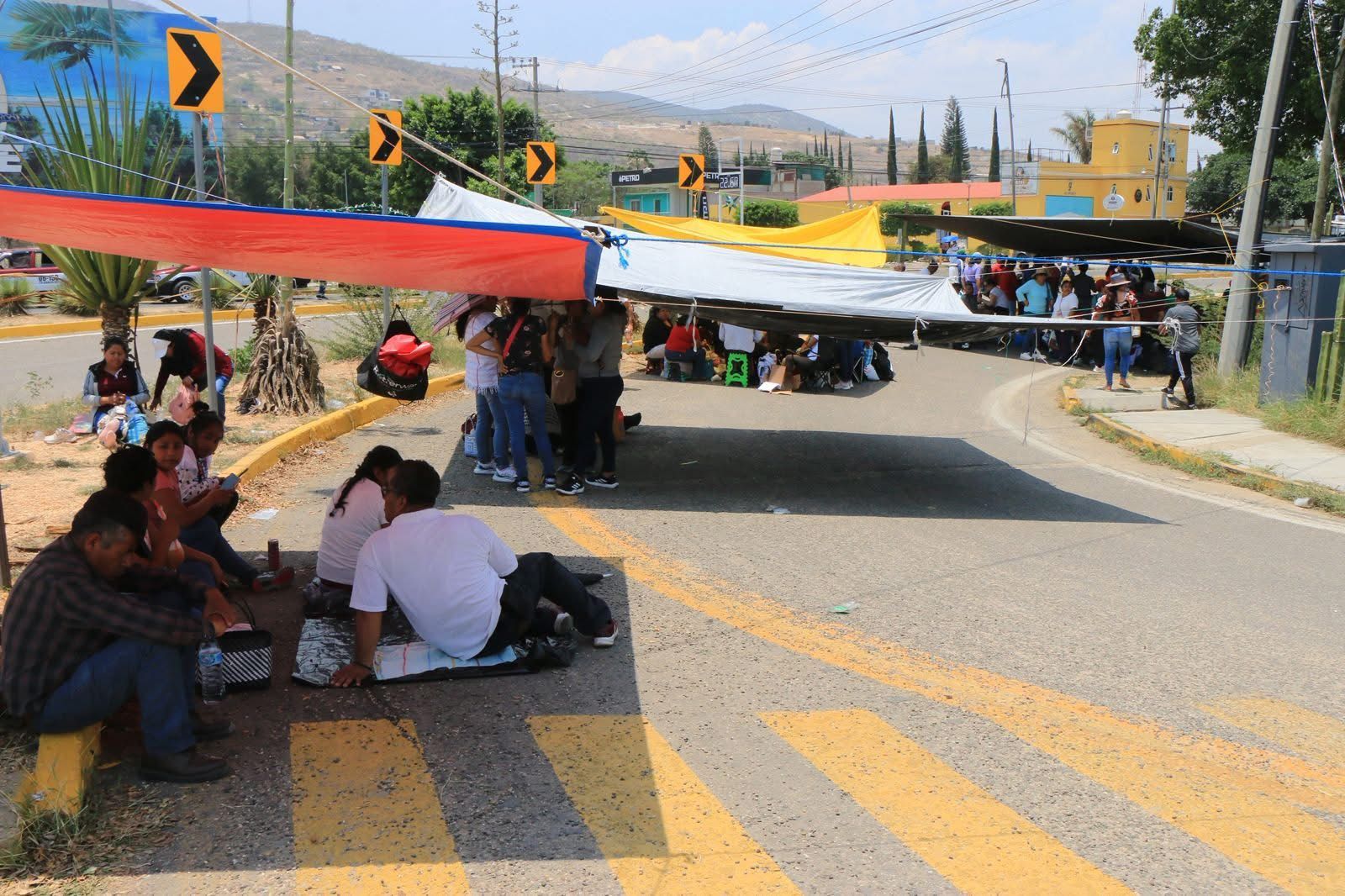 Sección 22 tomará caseta de Peajes, planta de Pemex y el aeropuerto este viernes
