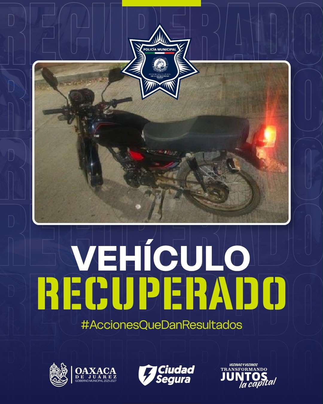 Policía de Oaxaca de Juárez recupera motocicleta con reporte de robo; delincuentes la abandonaron tras dañarla