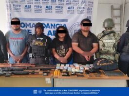 Fiscalía de Oaxaca, DEFENSA y Policía Estatal ejecutan cateo en Ejutla de Crespo; detienen a tres, aseguran armas y más de 1.4 millones de pesos