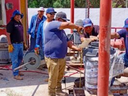 Instala Ceabien equipo de bombeo para evitar desborde de agua de drenaje a la playa en Puerto Escondido