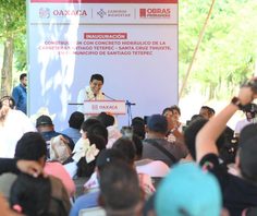 Entrega Salomón Jara desarrollo en la Costa con infraestructura educativa y carretera