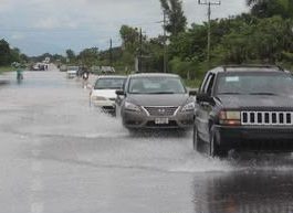 En Huatulco ponen a consideración de escuelas la suspensión de clases por lluvias
