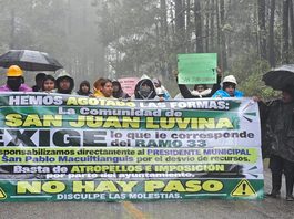 Pobladores de San Juan Luvina mantienen bloqueo en la Sierra Juárez
