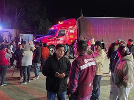 Mueren dos mujeres tras choque de tráiler de coca-cola contra camioneta del FPR en autopista