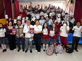 Dialoga Daniela Taurino con jóvenes del CBTIS 123 sobre el futuro de la Constitución de Oaxaca